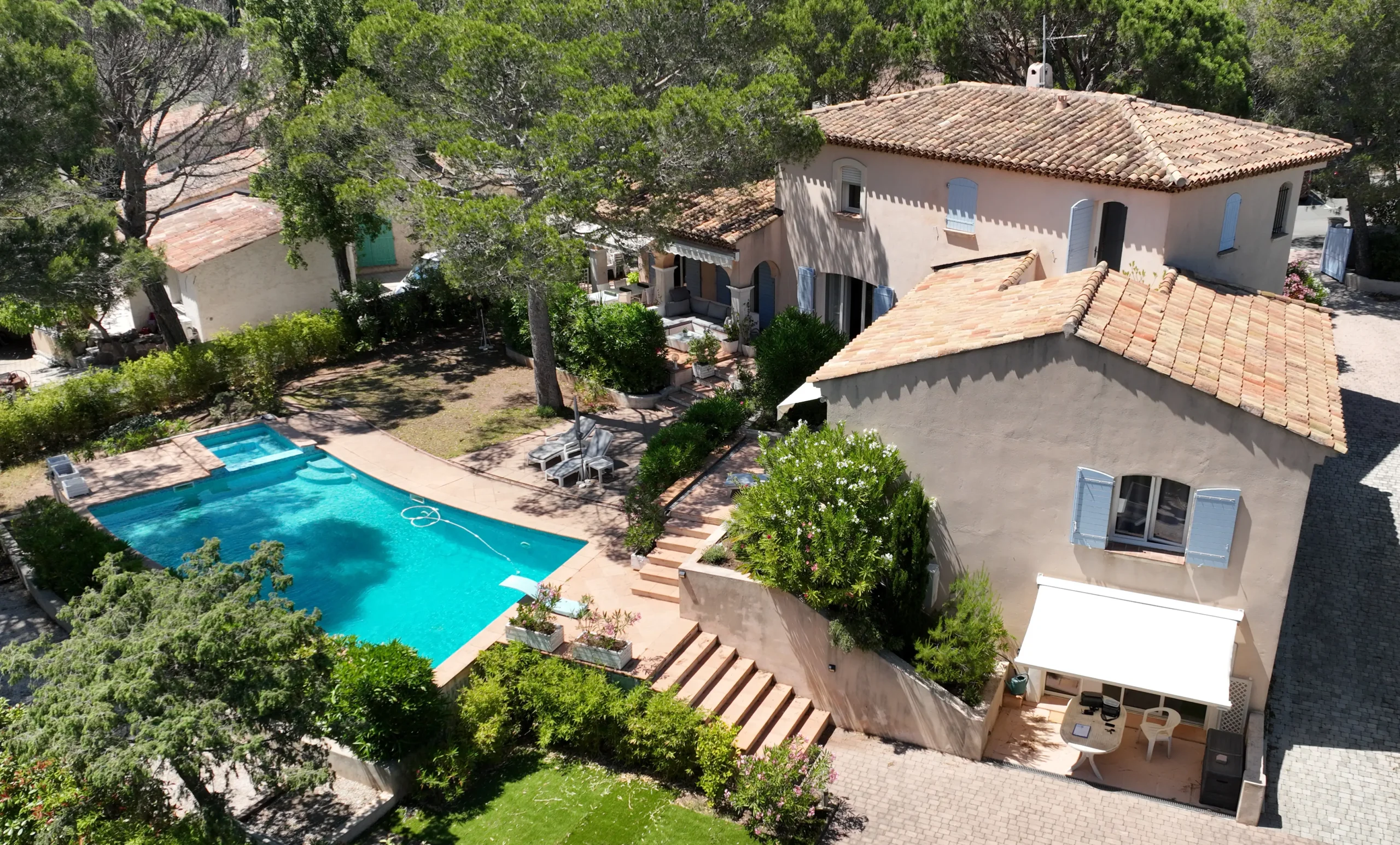 Biens immobiliers, Drone concept 83, Drone Var, Drone, Photos, Vidéos, Fréjus, Saint-Raphaël, Mariage, Villa, Drone photo, Drone vidéo, Prestataire, Mariage drone, Photographe mariage drone, Bâtiment drone, travaux drone, agence immobilière